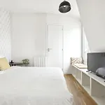 Bright Top Floor Studio Near Pere Lachaise