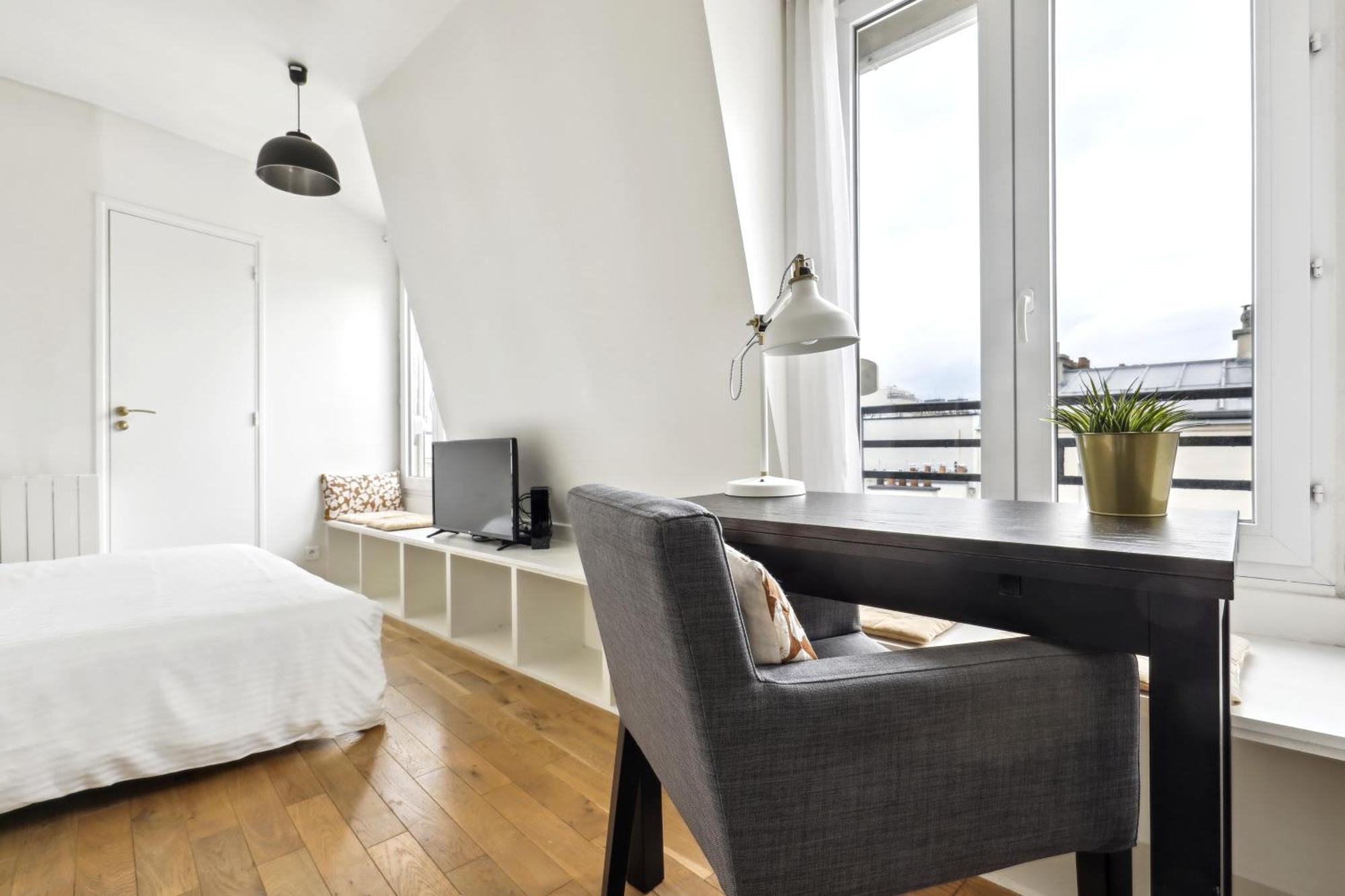 Bright Floor Near Pere Lachaise Appartement Parijs