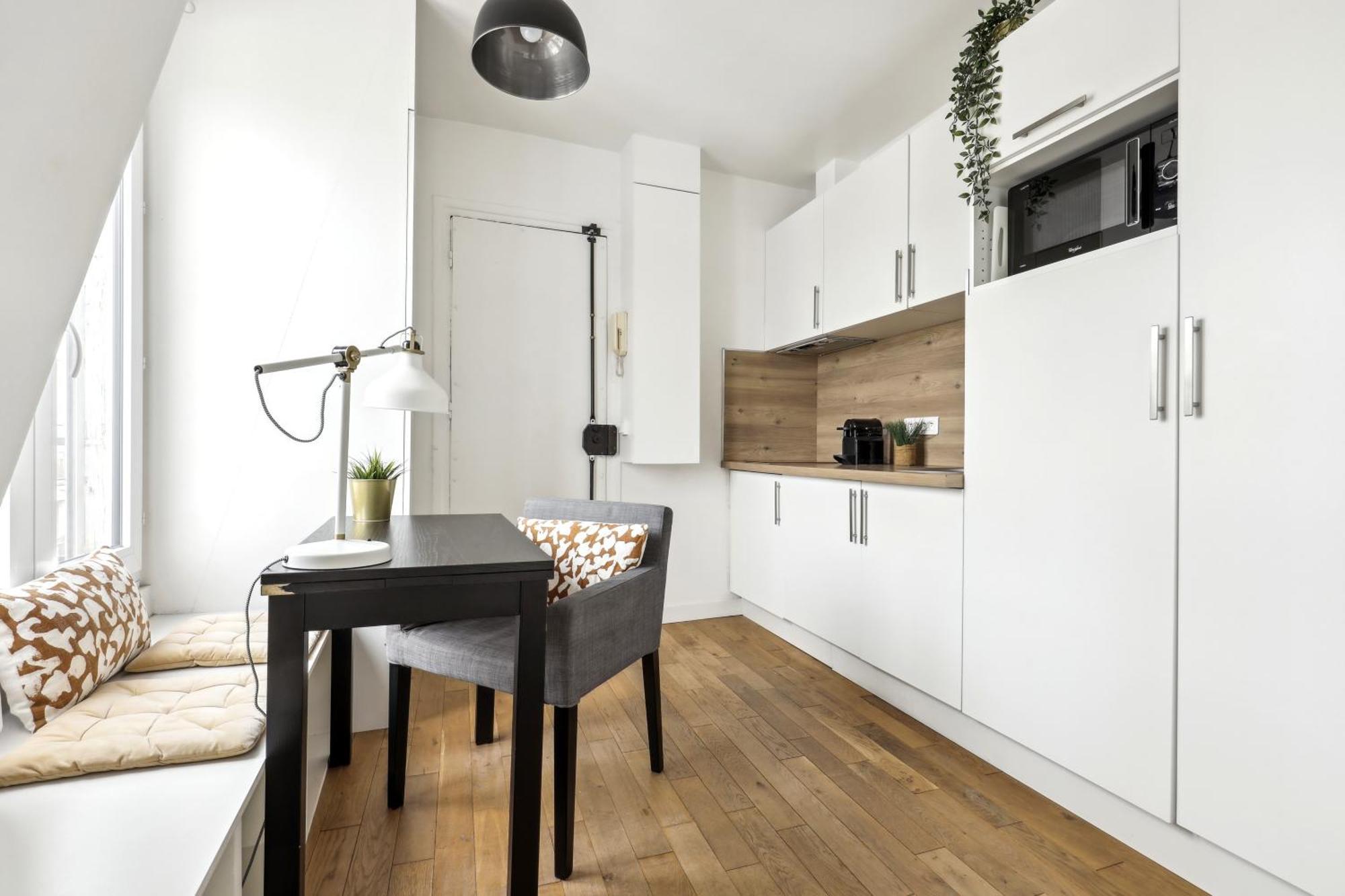 Bright Floor Near Pere Lachaise Appartement